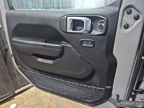 Used 2021 Jeep Wrangler Unlimited Rubicon image 27