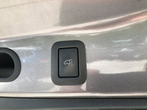 Used 2016 Toyota Highlander XLE AWD/4WD image 30
