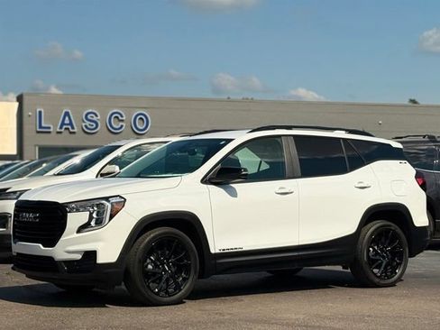 Used 2024 GMC Terrain SLE w/ Driver Convenience Package AWD/4WD image 1