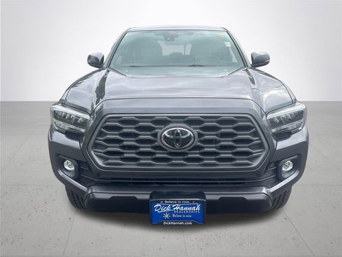 Certified 2022 Toyota Tacoma TRD Off-Road AWD/4WD image 3