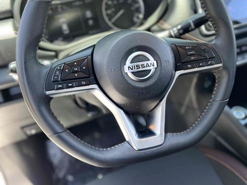 Used 2020 Nissan Versa SR FWD image 16