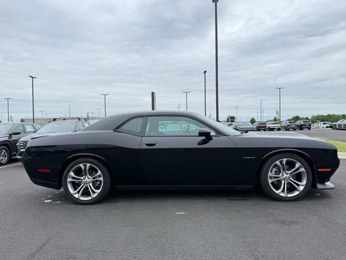 Used 2021 Dodge Challenger R/T RWD image 4