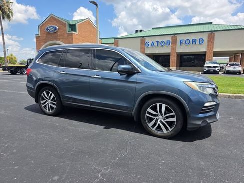 Used 2017 Honda Pilot Touring image 2