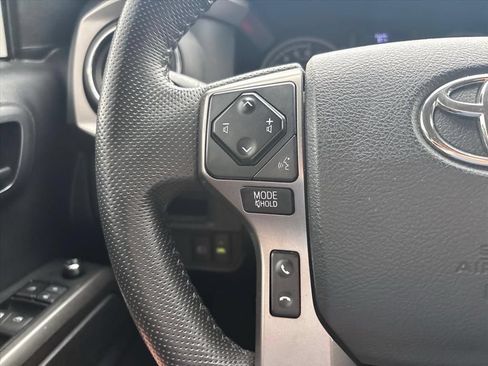 Used 2018 Toyota Tacoma SR5 RWD image 15