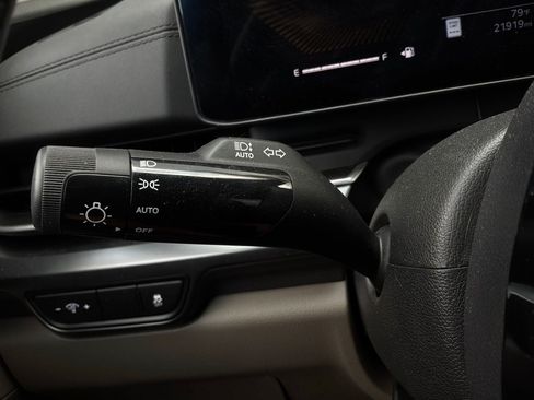 Used 2026 Kia Carnival FWD image 40