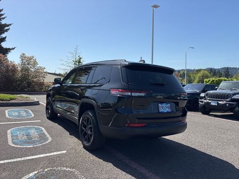 Used 2025 Jeep Grand Cherokee L Altitude AWD/4WD image 5