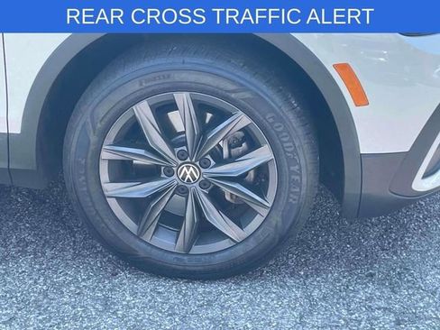 Used 2023 Volkswagen Tiguan SE image 8