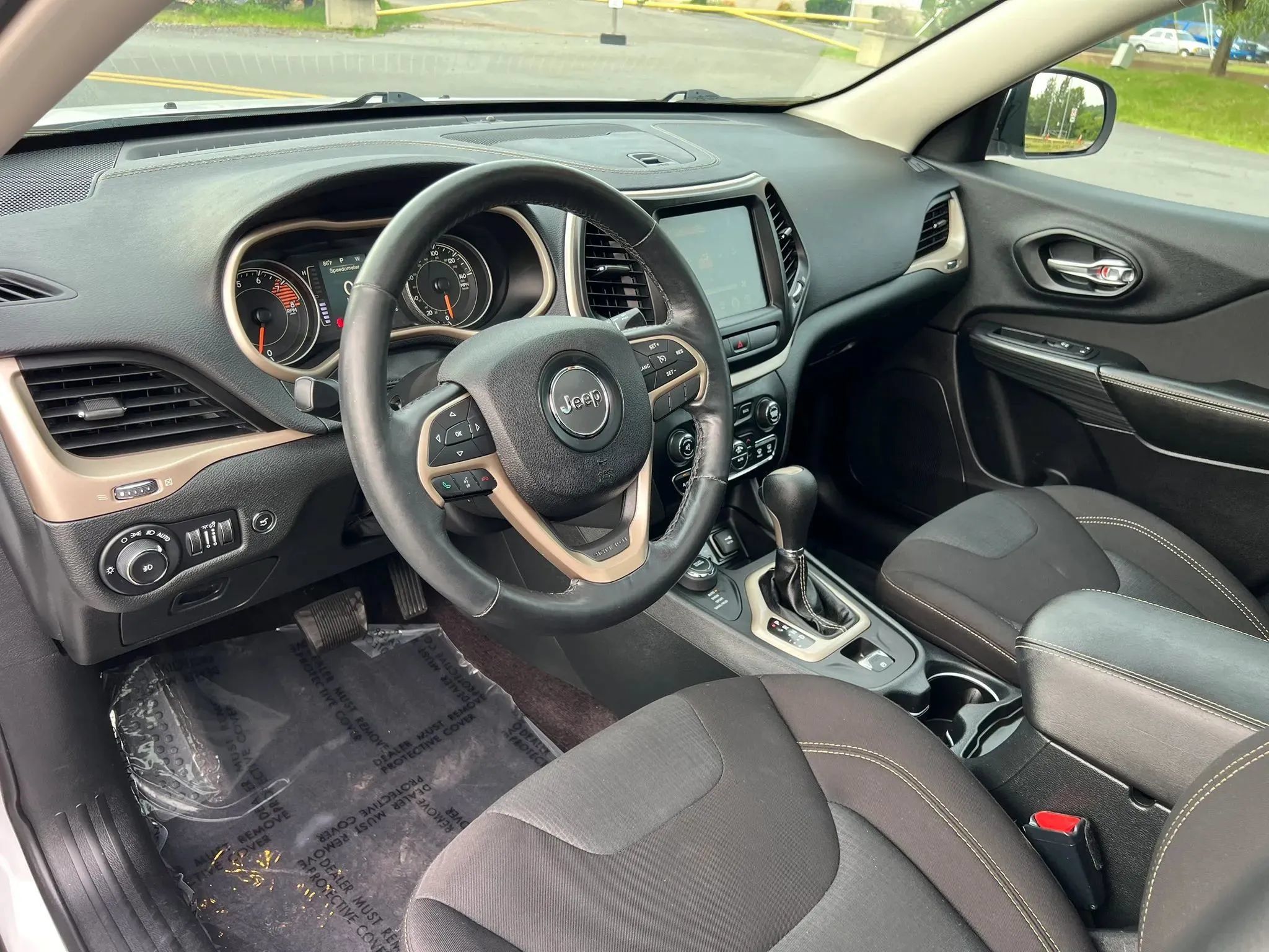 Used 2016 Jeep Cherokee Latitude w/ Comfort/Convenience Group AWD/4WD image 15