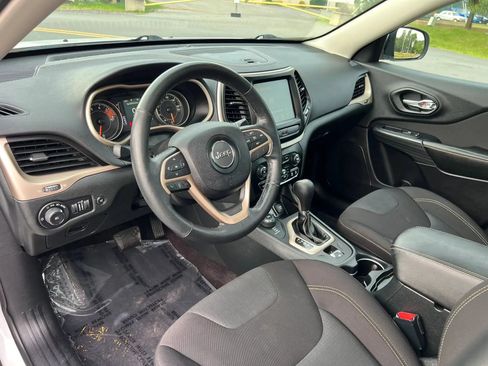 Used 2016 Jeep Cherokee Latitude w/ Comfort/Convenience Group AWD/4WD image 15