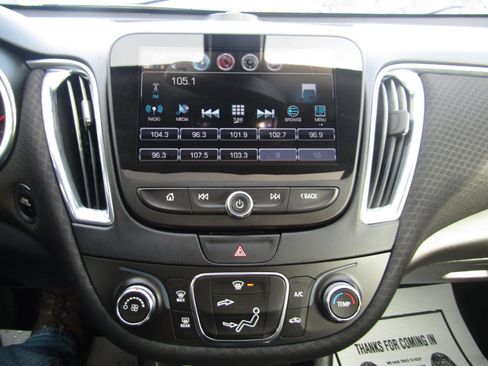 Used 2017 Chevrolet Malibu LT image 14