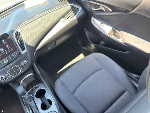 Used 2025 Chevrolet Malibu LT FWD image 16