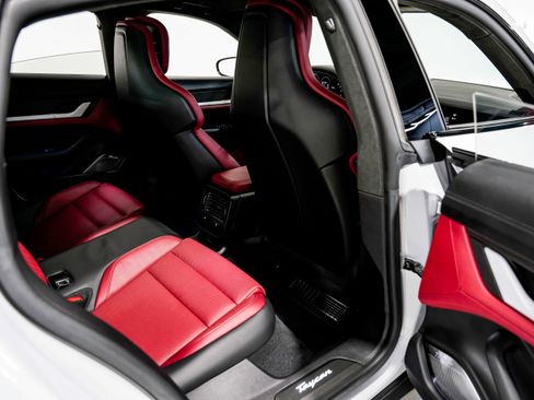 Used 2022 Porsche Taycan Turbo S image 31