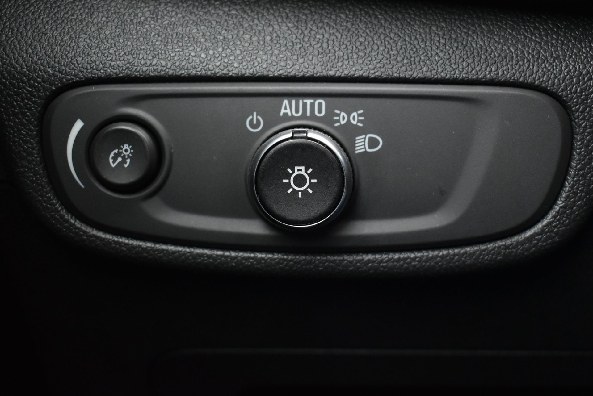 Used 2025 Chevrolet TrailBlazer LT AWD/4WD image 16