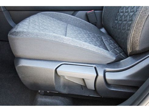 Certified 2025 Nissan Kicks SV FWD image 28