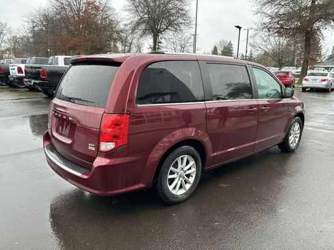 Used 2019 Dodge Grand Caravan SXT image 4