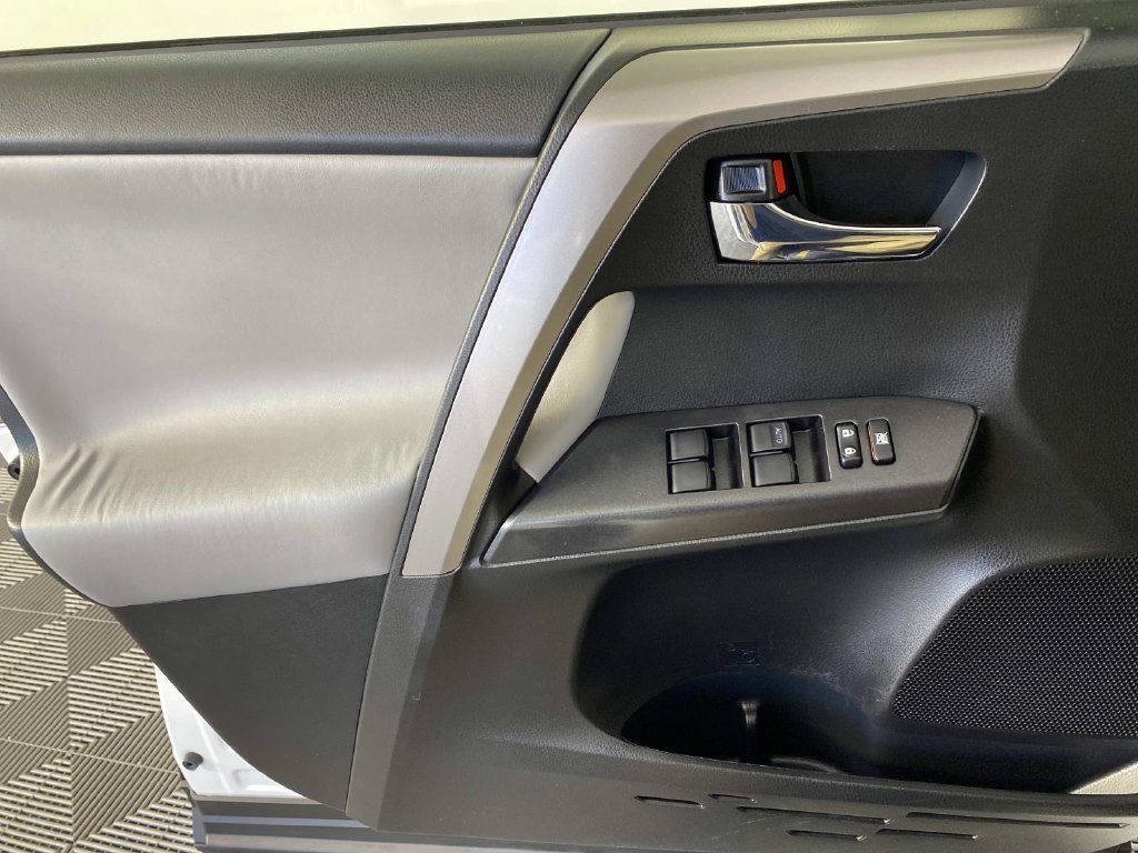 Used 2016 Toyota RAV4 XLE AWD/4WD image 23