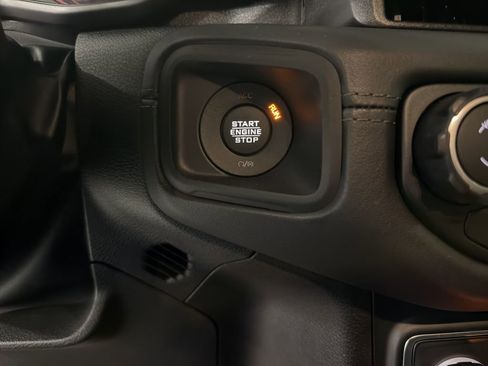 Used 2025 Jeep Wrangler Unlimited Rubicon image 24