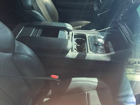 Used 2022 Jeep Wagoneer Series III RWD image 3