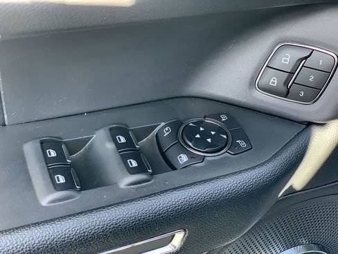 Used 2024 Ford Expedition Max XLT image 22