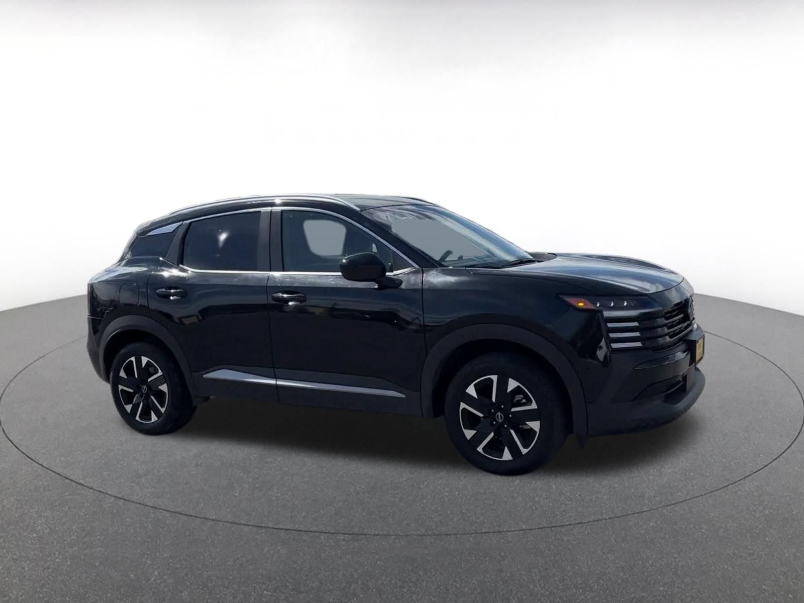 Used 2026 Nissan Kicks SV w/ Cold Weather Package AWD/4WD image 2