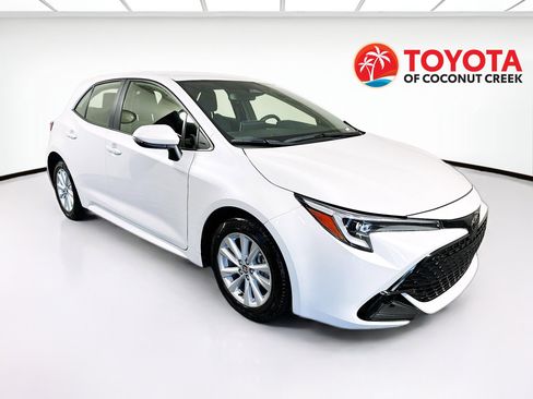 Used 2025 Toyota Corolla SE FWD image 1