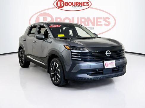 Used 2025 Nissan Kicks SV AWD/4WD image 1