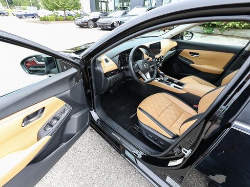 Used 2022 Nissan Sentra SV w/ SV Premium Package FWD image 10