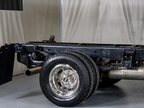 Used 2022 RAM 3500 Tradesman w/ Chrome Appearance Group AWD/4WD image 6