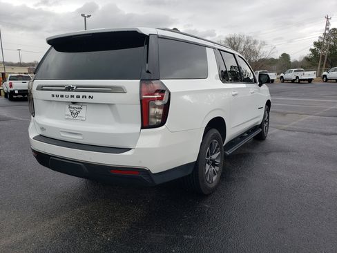 Used 2022 Chevrolet Suburban Z71 w/ Luxury Package image 3
