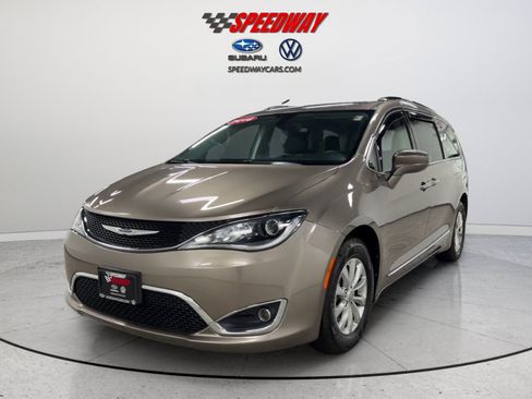 Used 2018 Chrysler Pacifica Touring-L FWD image 12