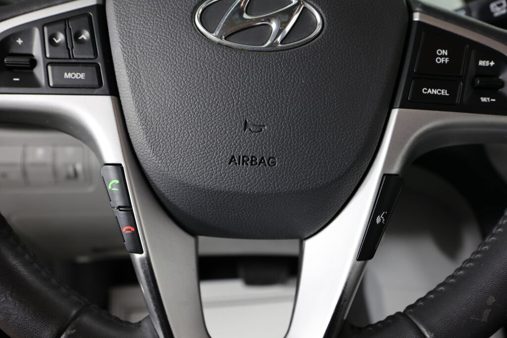 Used 2012 Hyundai Accent SE FWD image 34