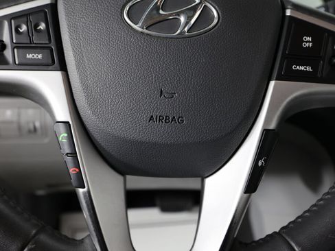 Used 2012 Hyundai Accent SE FWD image 34