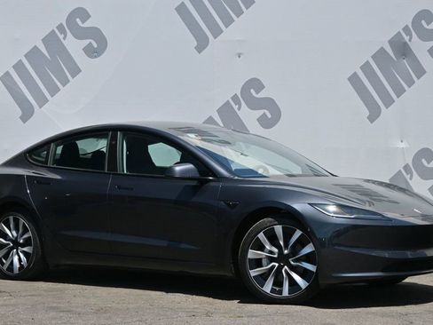 Used 2025 Tesla Model 3 Long Range RWD image 3