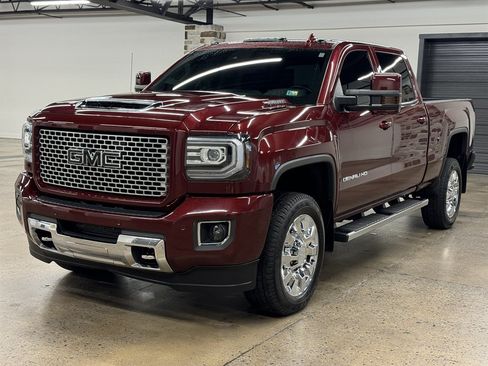 Used 2017 GMC Sierra 2500 Denali w/ Duramax Plus Package AWD/4WD image 3
