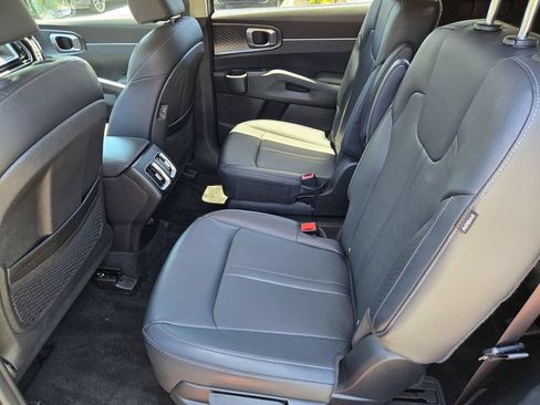 Used 2025 Kia Sorento EX FWD image 12