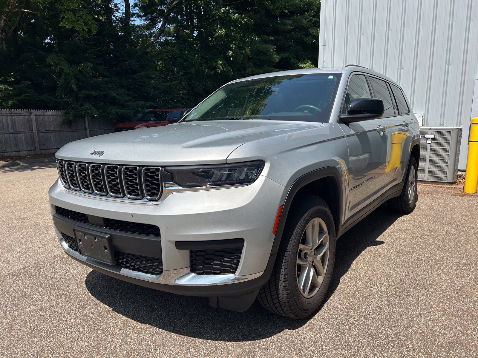 Used 2023 Jeep Grand Cherokee L Laredo AWD/4WD image 9