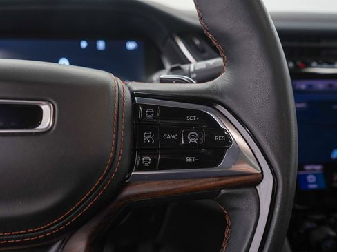 Used 2025 Jeep Grand Cherokee Summit w/ Luxury Tech Group V AWD/4WD image 28
