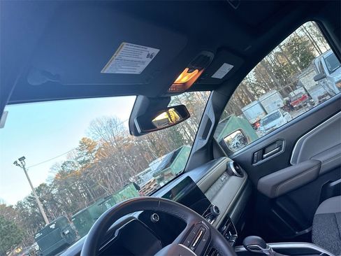 Used 2024 Chevrolet Colorado ZR2 image 19