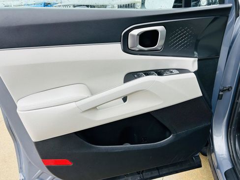 Used 2025 Kia Sorento S w/ Panoramic Sunroof Package FWD image 11