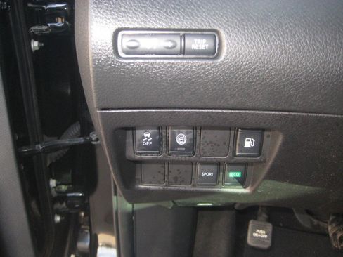 Used 2019 Nissan Rogue S image 15