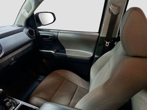 Used 2017 Toyota Tacoma SR5 w/ Tow Package image 22