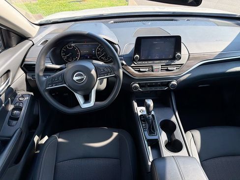 Used 2025 Nissan Altima 2.5 SV FWD image 19