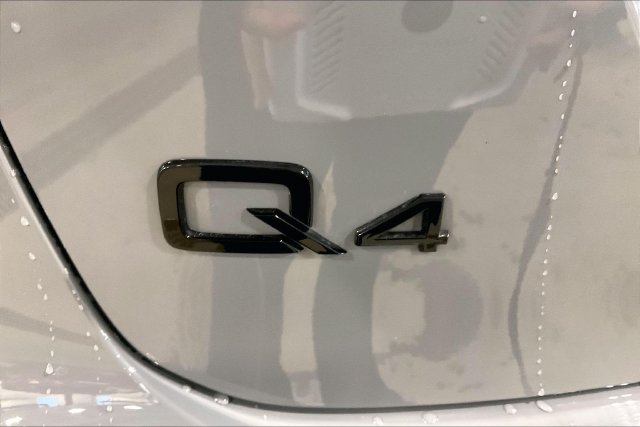 Used 2024 Audi Q4 e-tron Premium Plus AWD/4WD image 8