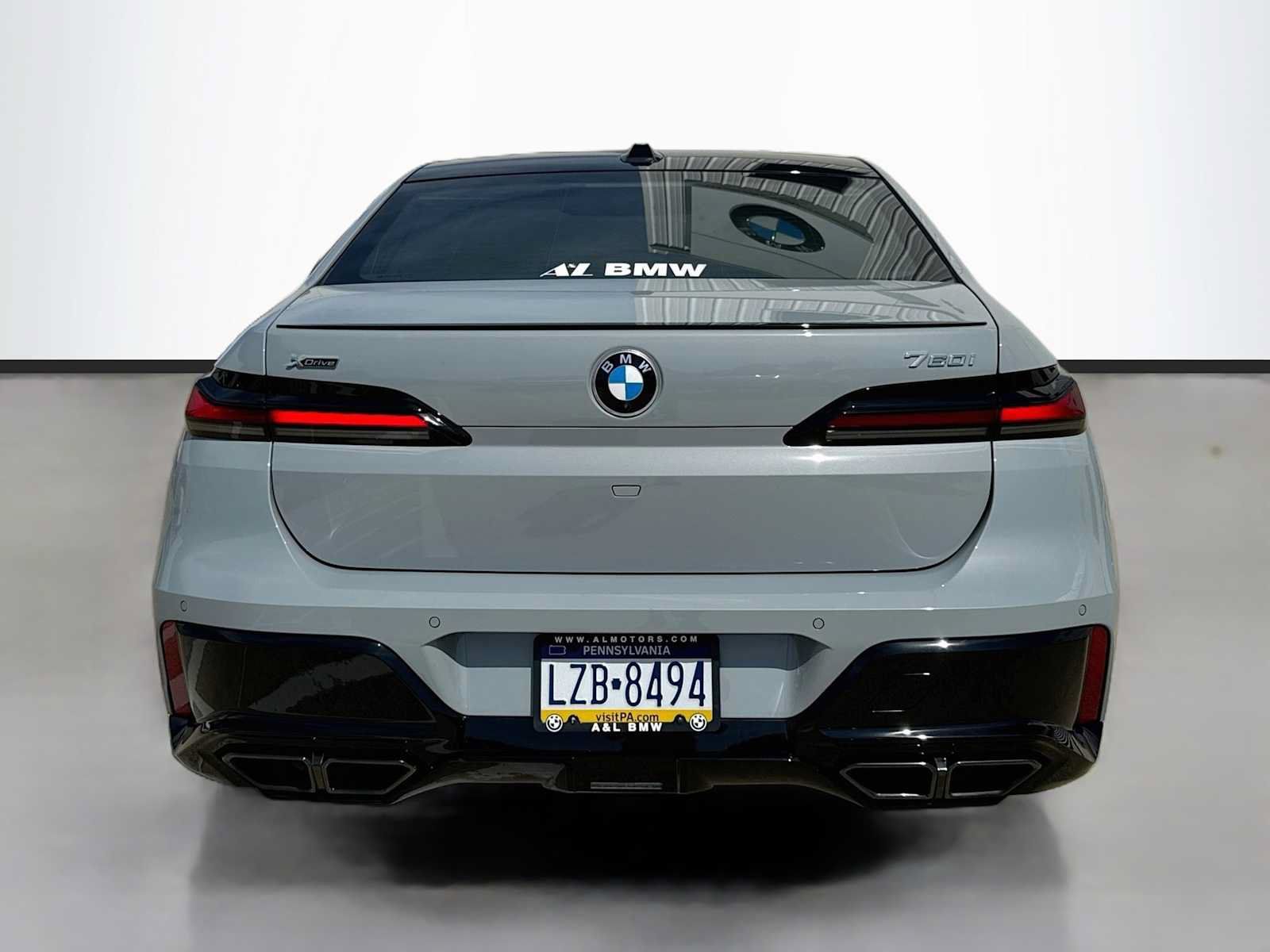 Used 2025 BMW 760i xDrive w/ Premium Package AWD/4WD image 4