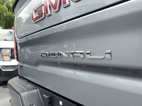 Used 2025 GMC Sierra 1500 Denali w/ Technology Package AWD/4WD image 8