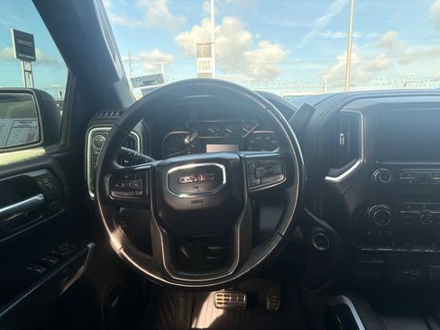 Used 2022 GMC Sierra 1500 AT4 w/ AT4 Preferred Package AWD/4WD image 11