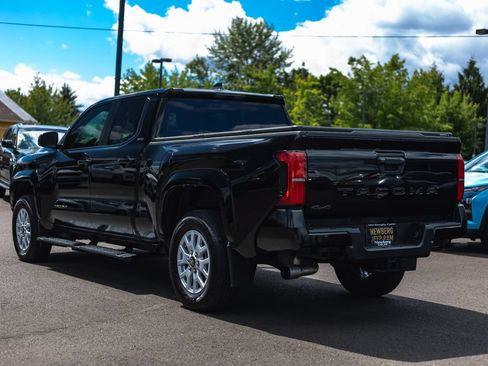 Used 2024 Toyota Tacoma SR5 AWD/4WD image 12