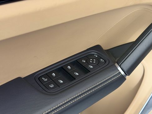 Used 2023 Porsche Cayenne AWD/4WD image 29