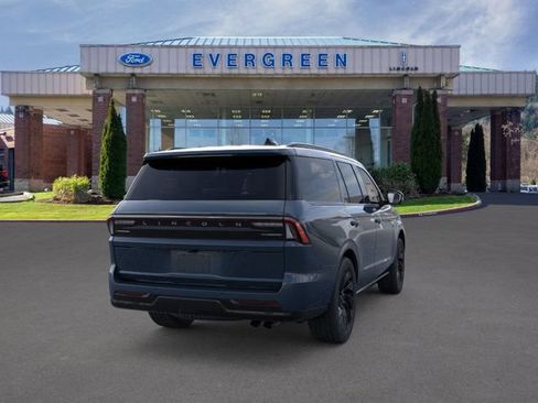 New 2025 Lincoln Navigator Reserve w/ Jet Appearance Package AWD/4WD image 8