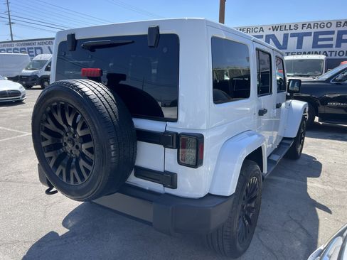 Used 2014 Jeep Wrangler Unlimited Sahara w/ Dual Top Group AWD/4WD image 9